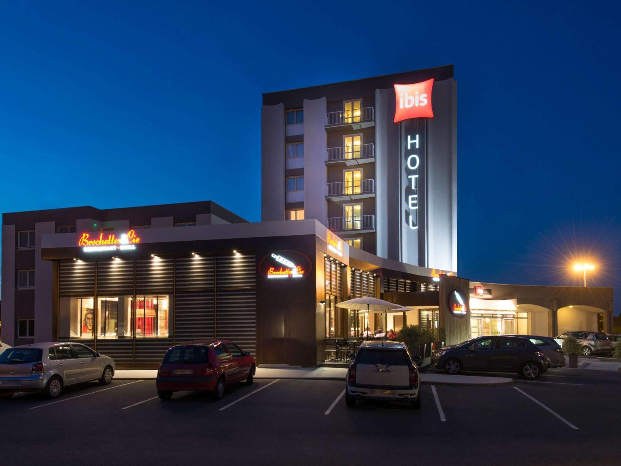 Отель Ibis Шоле Экстерьер фото