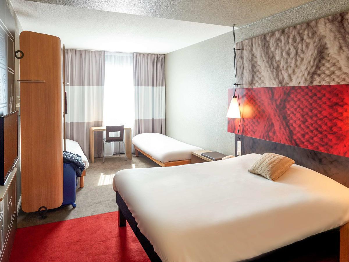 Отель Ibis Шоле Экстерьер фото
