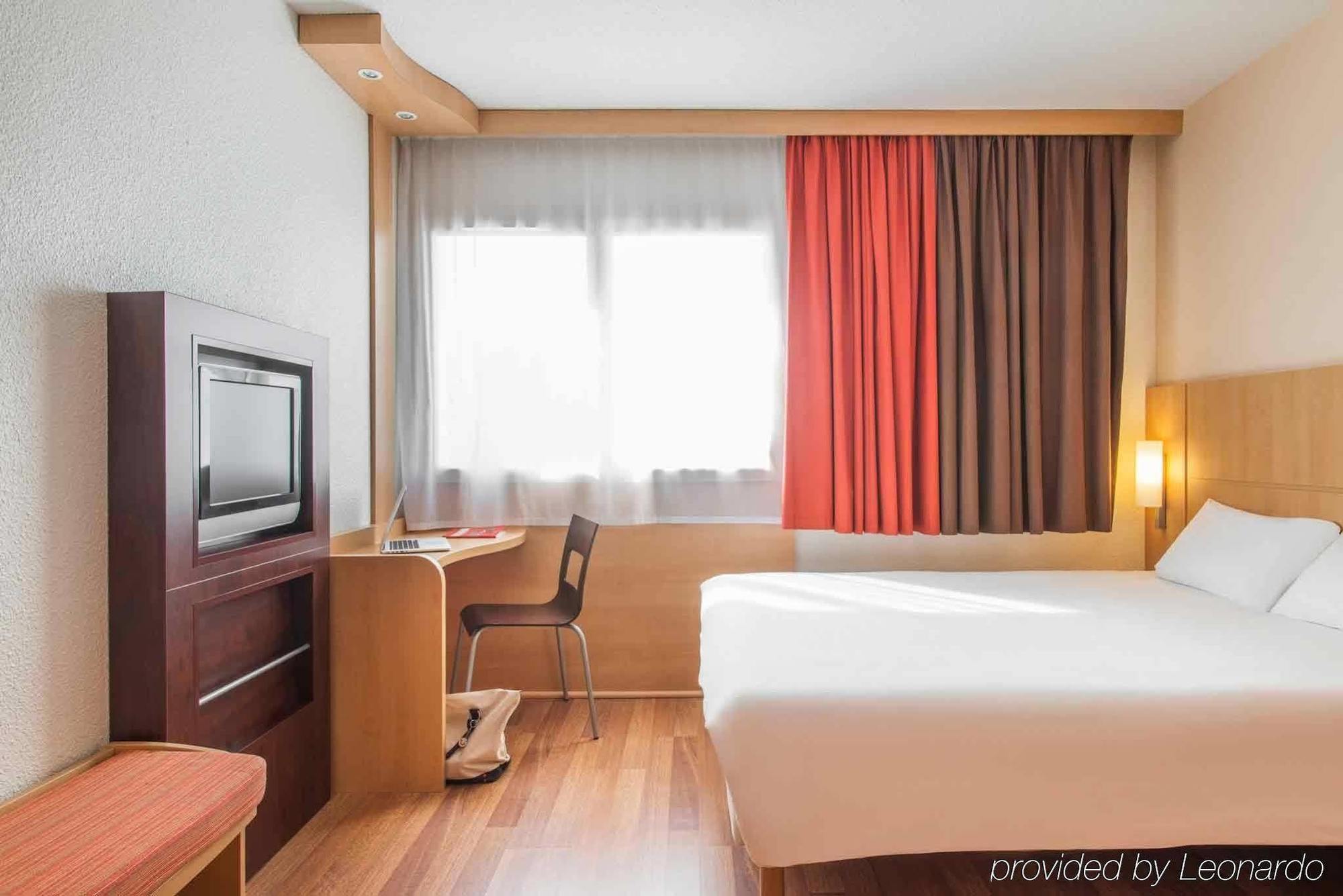 Отель Ibis Шоле Экстерьер фото
