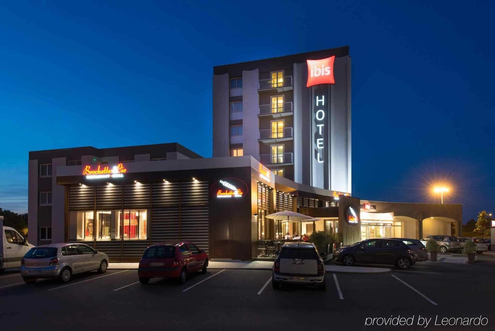 Отель Ibis Шоле Экстерьер фото